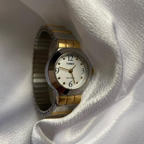 Gorgeous timex two tone gold silver ladies classic dainty watch main image 5